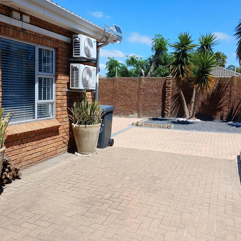 4 Bedroom Property for Sale in Protea Heights Western Cape